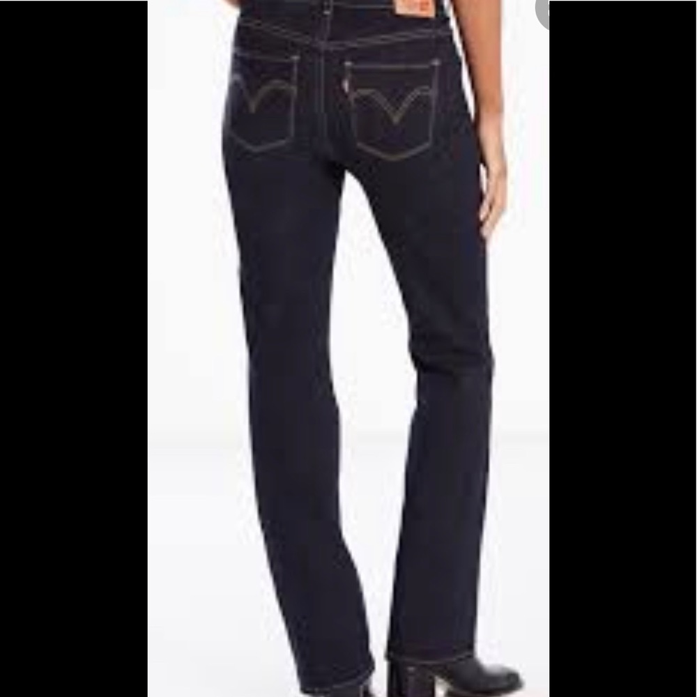 Dark rinse bootcut Levi’s size 8